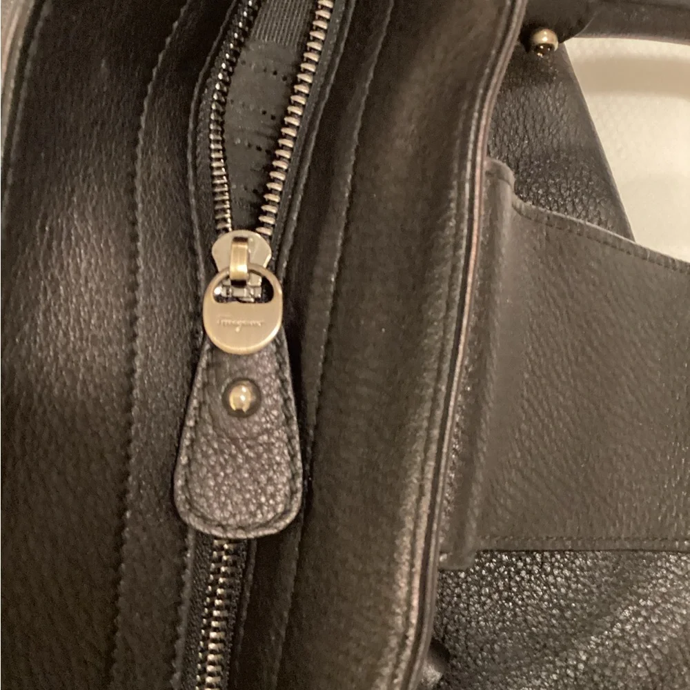 SALVATORE FERRAGAMO
Leather Shoulder Bag - Picture 14 of 16
